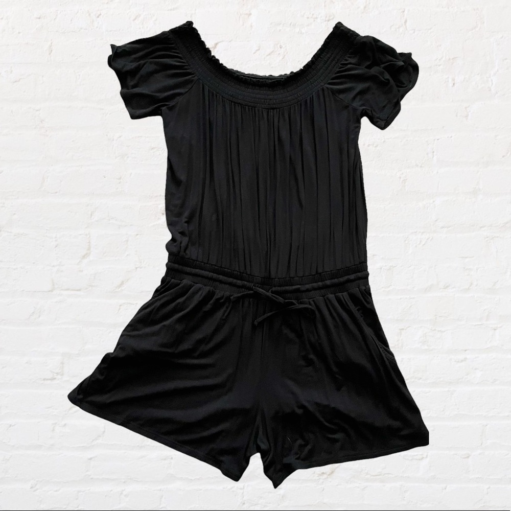 Like 🆕 Soho on or off the shoulder black short sleeve romper